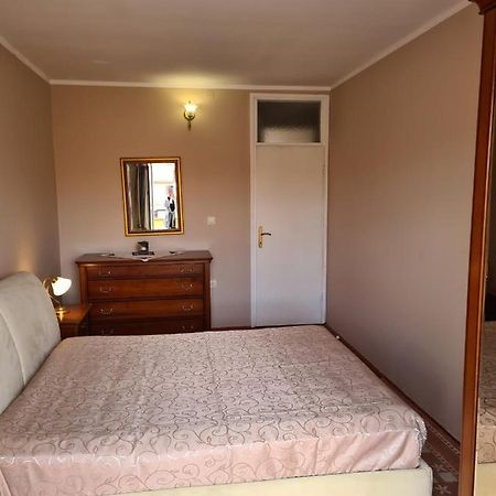 Apartment Sunny พูลา ภายนอก รูปภาพ