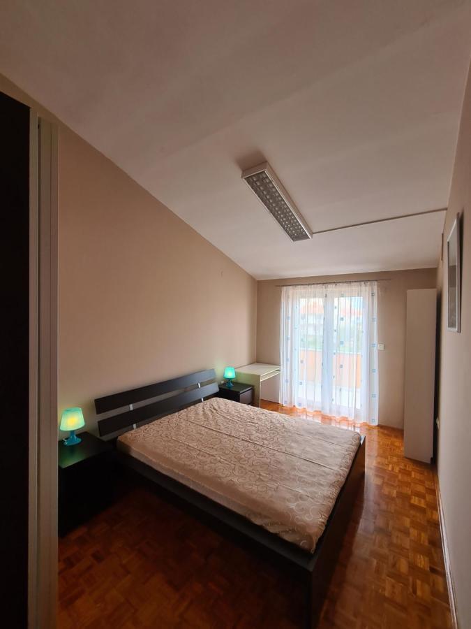 Apartment Sunny พูลา ภายนอก รูปภาพ