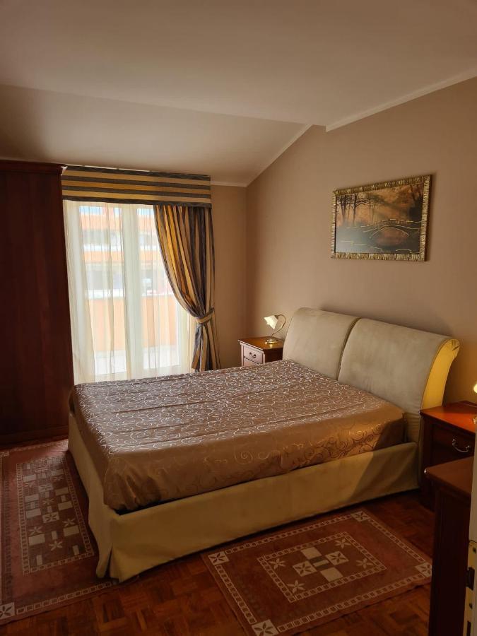 Apartment Sunny พูลา ภายนอก รูปภาพ