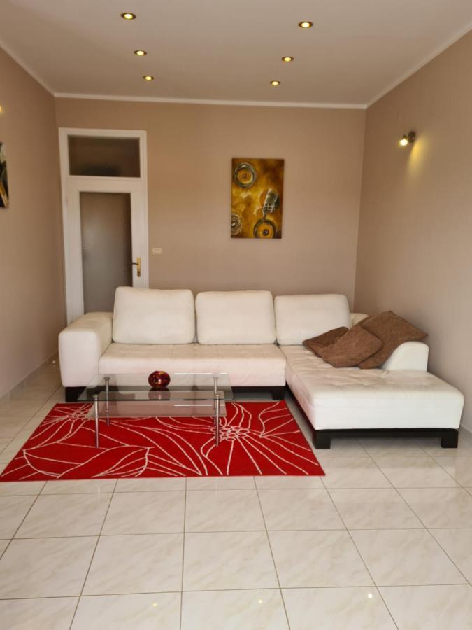 Apartment Sunny พูลา ภายนอก รูปภาพ